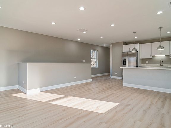 4th image of 1101 N Lawndale Ave