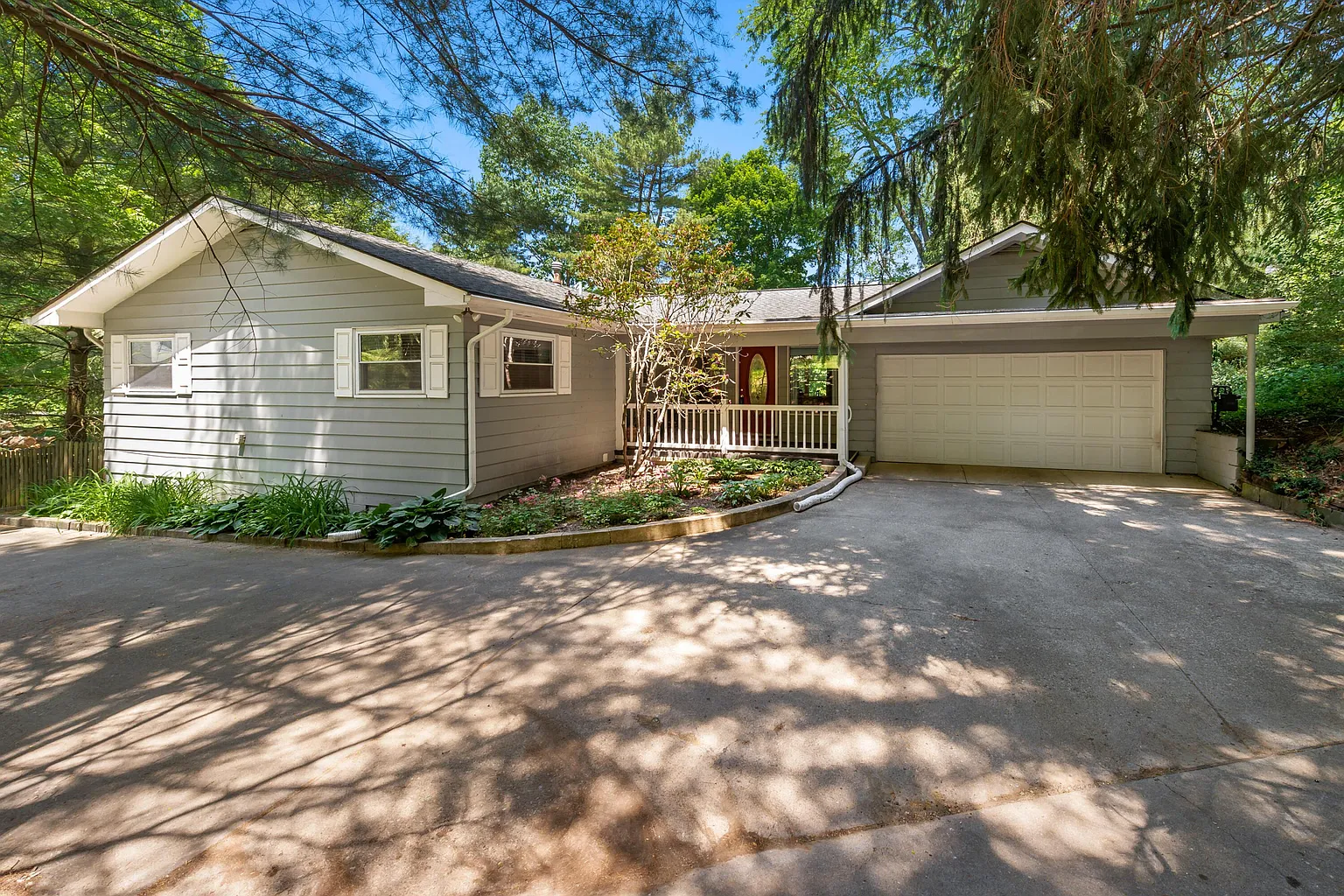27 Miller Ave photo 1