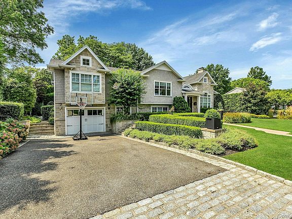 3rd image of 33 Harwood Drive E