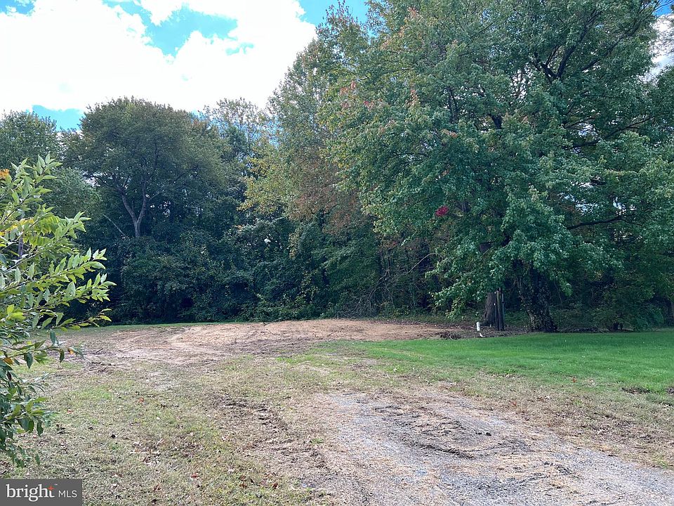 2nd image of 554 Paris Kirby Rd
