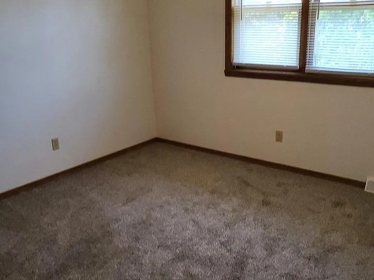 1335 Meadow Ln — Photo 11