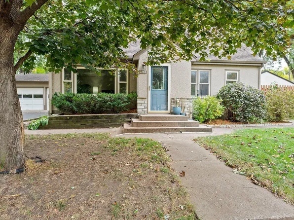 2764 Churchill St, Roseville, MN 55113