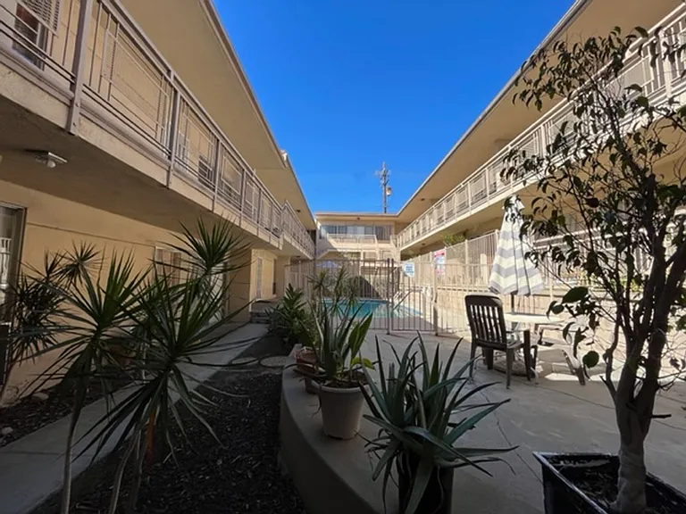 737 E Providencia Ave — Photo 3