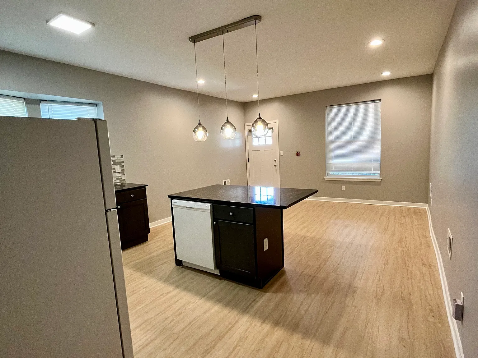3 bed, $1,350 — Photo 3