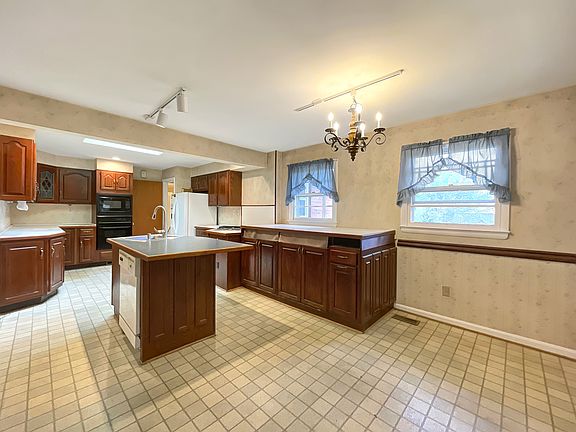 4th image of 6244 Williamsburg Blvd