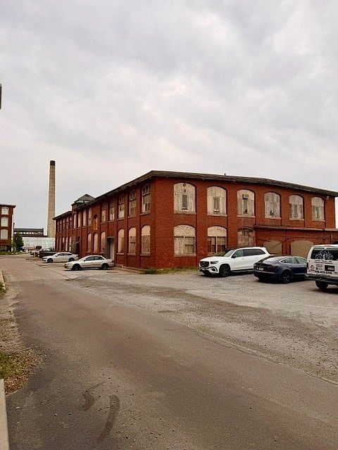 1st image of 194-194 Riverside Ave #R