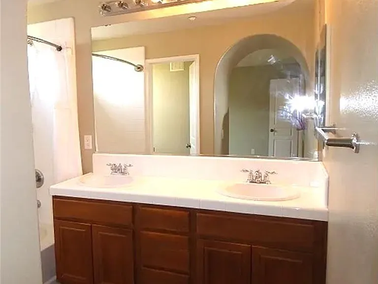 472 Almond Rd — Photo 9