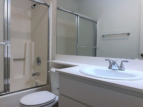 5th image of 2975-2985 Euclid Ave #18