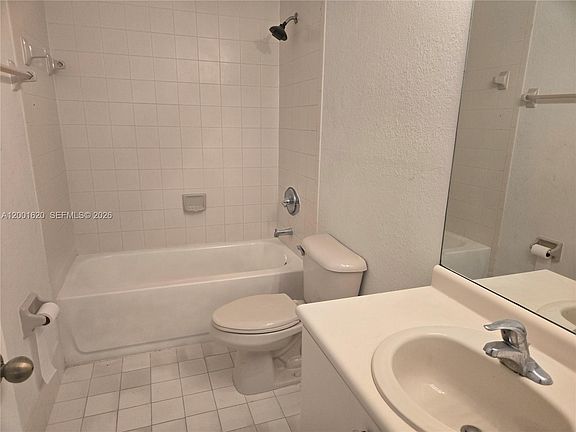 5th image of 2731 SE 17th Ave Unit 210
