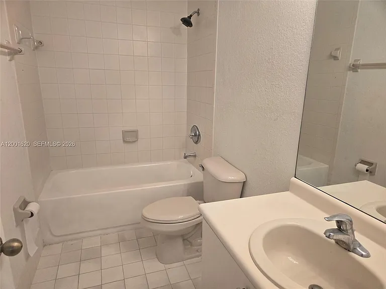 2731 SE 17th Ave #210 — Photo 5