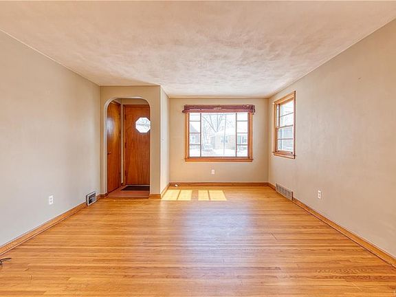 4th image of 412 Englewood Ave