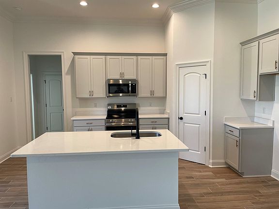 3rd image of 358 Rue Evangeline