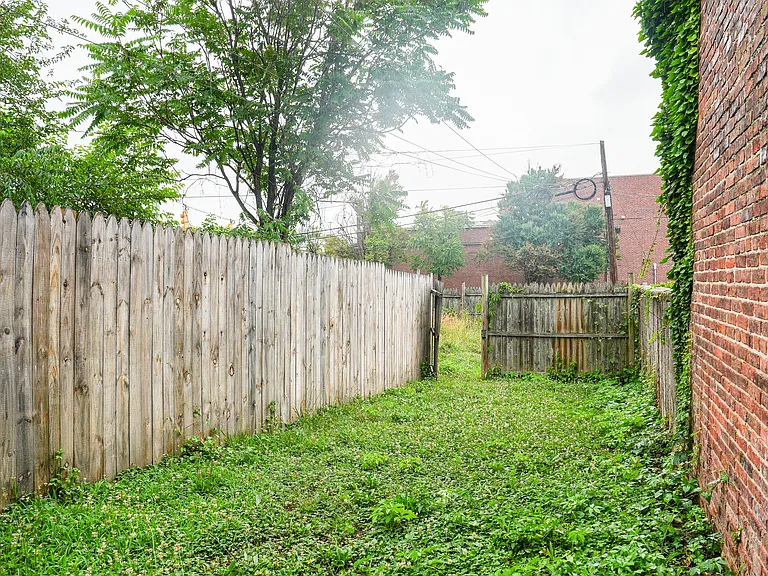 349 S Woodyear St — Photo 17