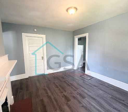 3rd image of 109 Watts Ave