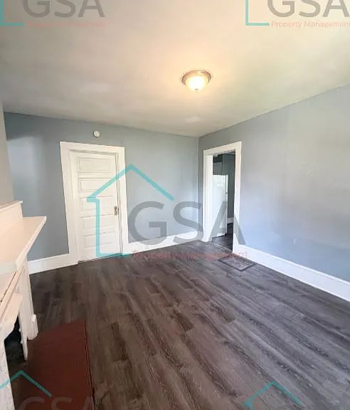 109 Watts Ave — Photo 3
