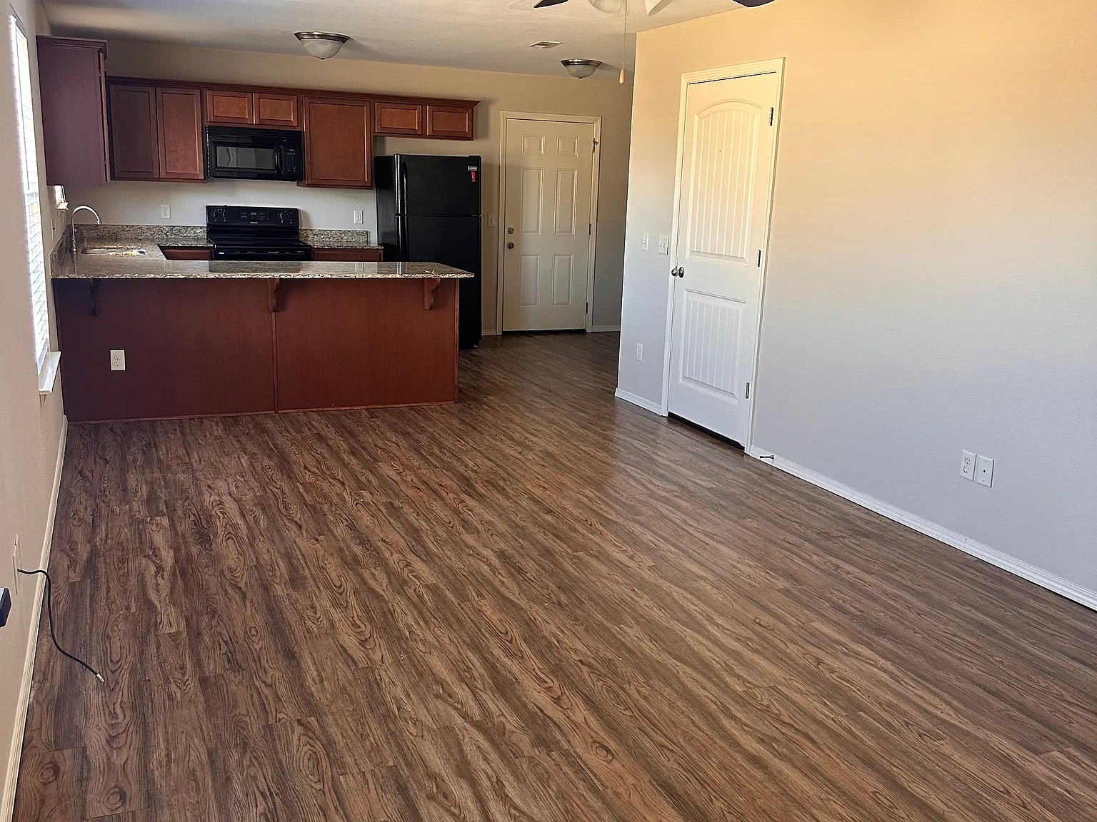 3 bed, 2.5 bath, 1400 sqft, $1,395 — Photo 2