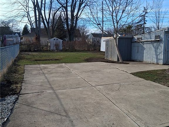 3rd image of 3058 Dayton Ave