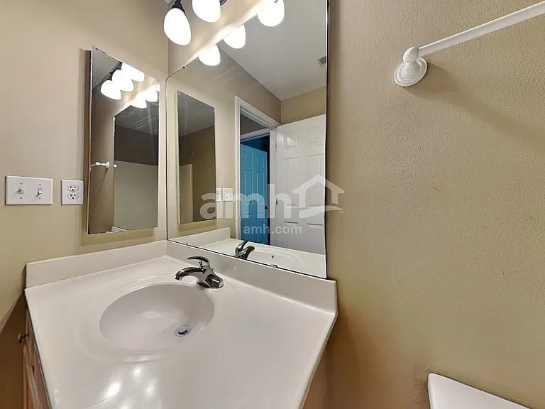 12719 Diamond Dr — Photo 17