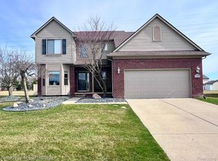 30197 Olmstead Rd, Flat Rock, MI 48134