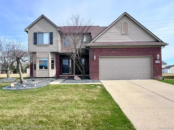 30197 Olmstead Rd, Flat Rock, MI 48134