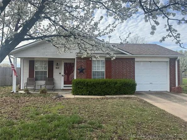 612 S Seminole Ave, Dewey, OK 74029