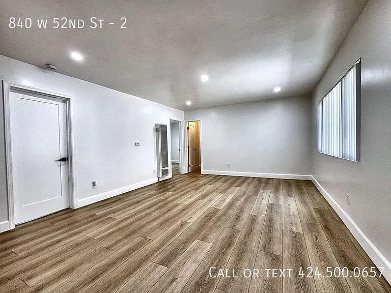 840 W 52nd St #2 — Photo 5