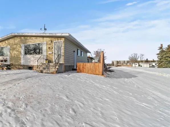 5444 E 50th St, Camrose, AB T4V 3A8