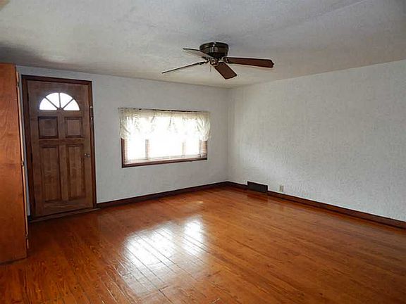 3rd image of 14 Binotto Ave