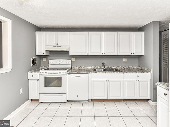 4th image of 9796 Oleander Ave