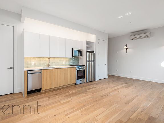 4th image of 58 Vanderbilt Ave #9N