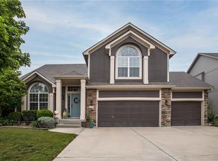 343 SE Highland Park Dr, Lees Summit, MO 64063