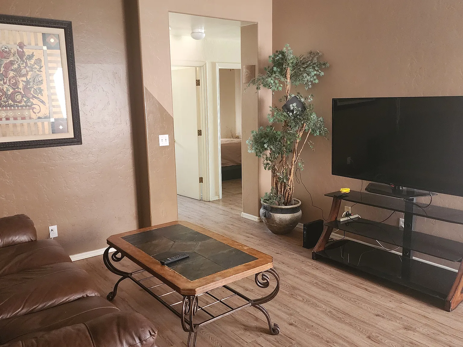 3 bed, 1200 sqft, $1,995 — Photo 2