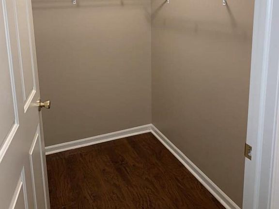 3rd image of 5547 Twin Oaks Dr