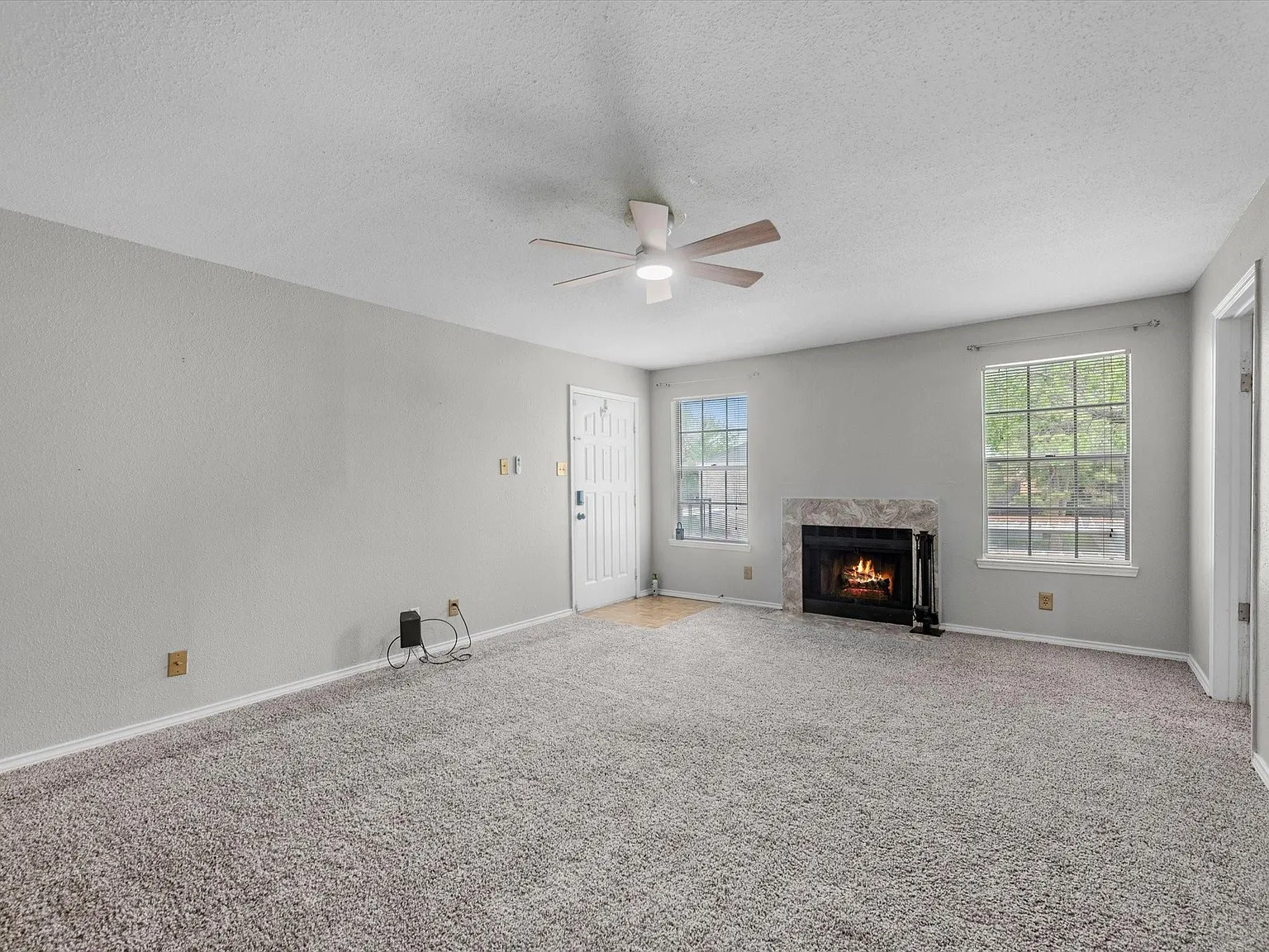 2 bed, 2.0 bath, 1195 sqft, $1,300 — Photo 2