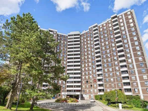 10 Edgecliff Golfway #909, Toronto, ON M3C 3A3