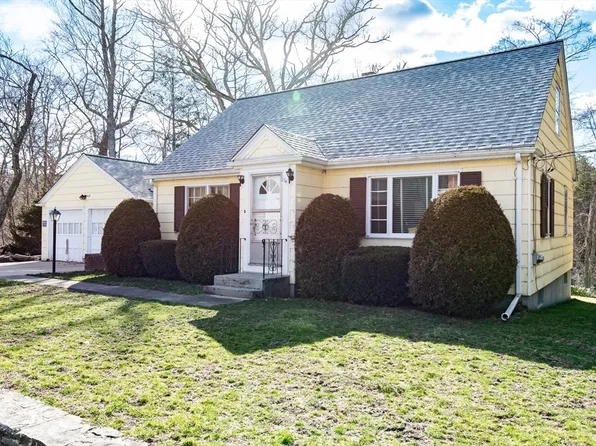 32 Staples Ln, Blackstone, MA 01504