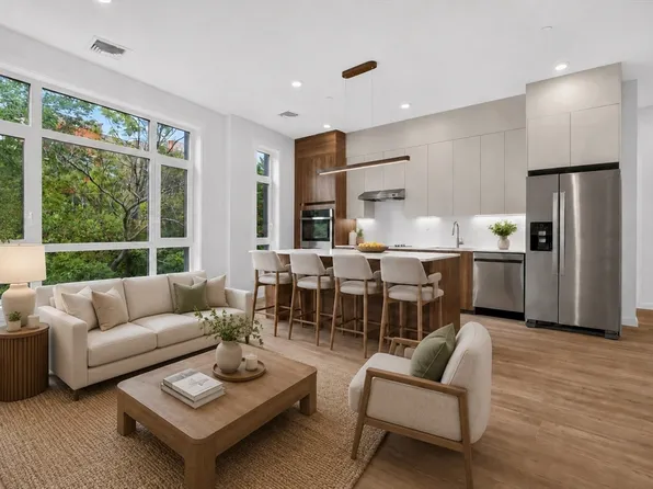 13 Warwick St #206, Somerville, MA 02145