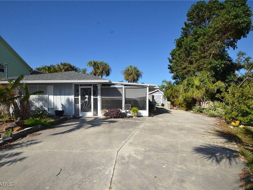 1st image of 2571 Tamarind St
