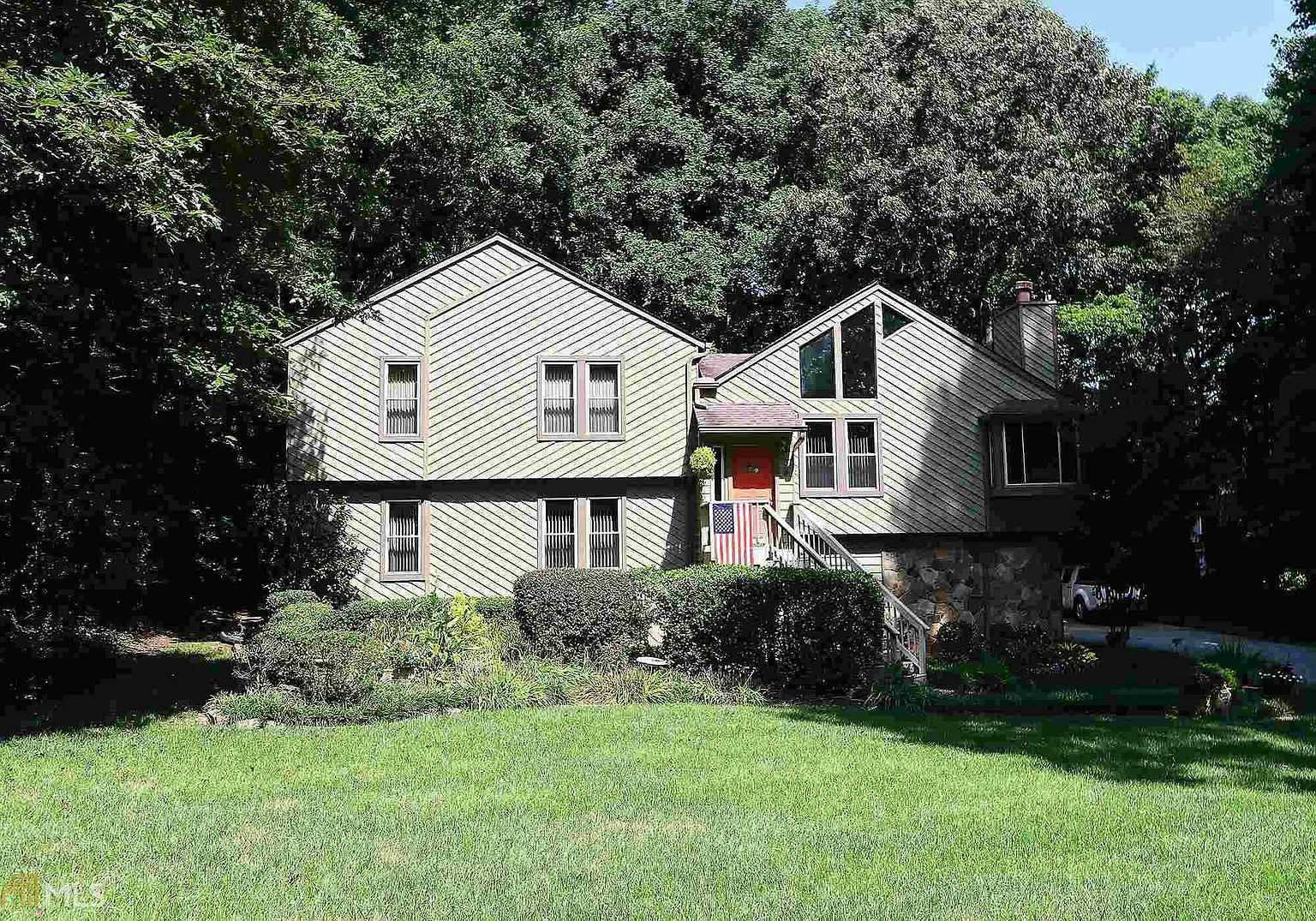 5063 Mackinac Dr photo 1