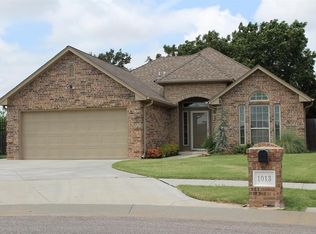 1013 NW 30th Ct, Moore, OK 73160