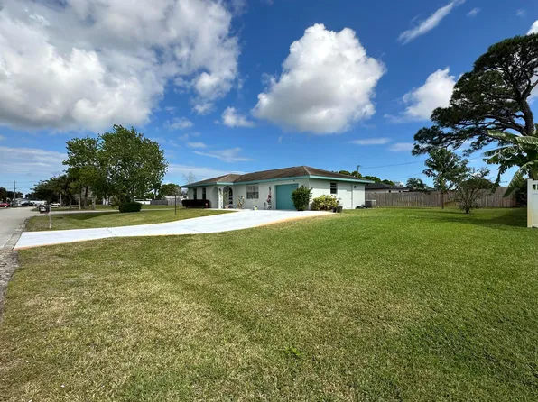 879 SE Degan Drive, Port St Lucie, FL 34983