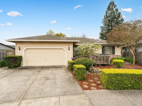 2208 Springwood Court, Santa Rosa, CA 95403