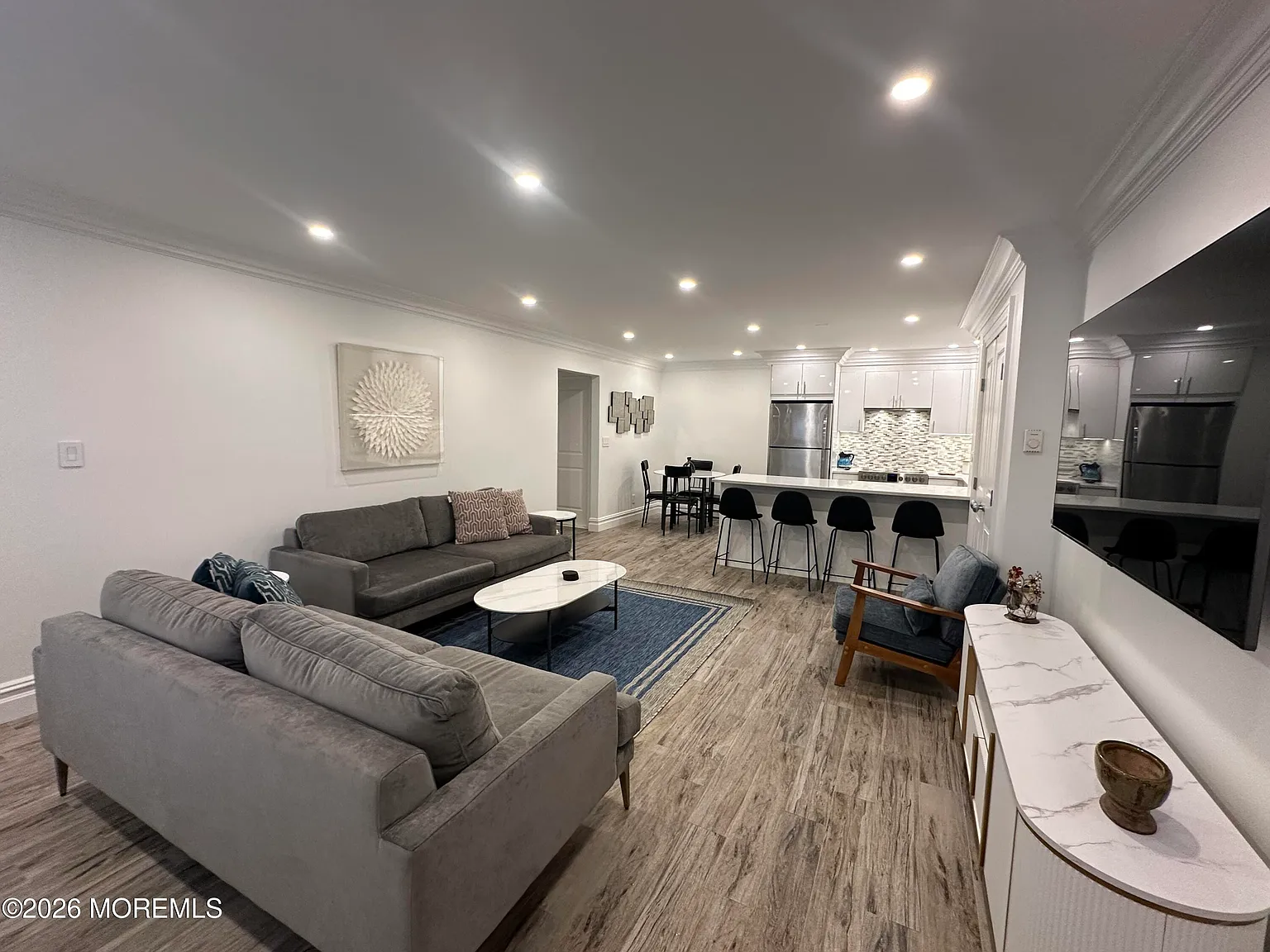 1 bed, 832 sqft, $2,100 — Photo 4