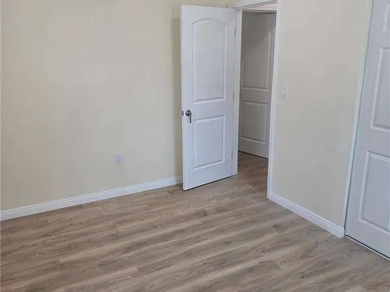 929 E Barbara Ave — Photo 10