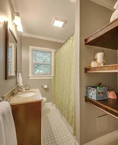 Main bathroom