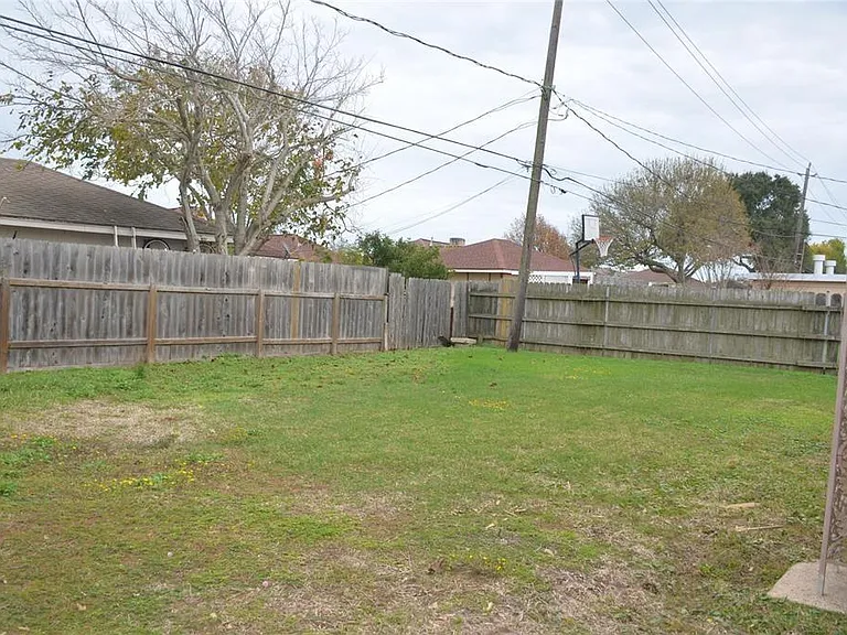 2806 Pine St — Photo 2