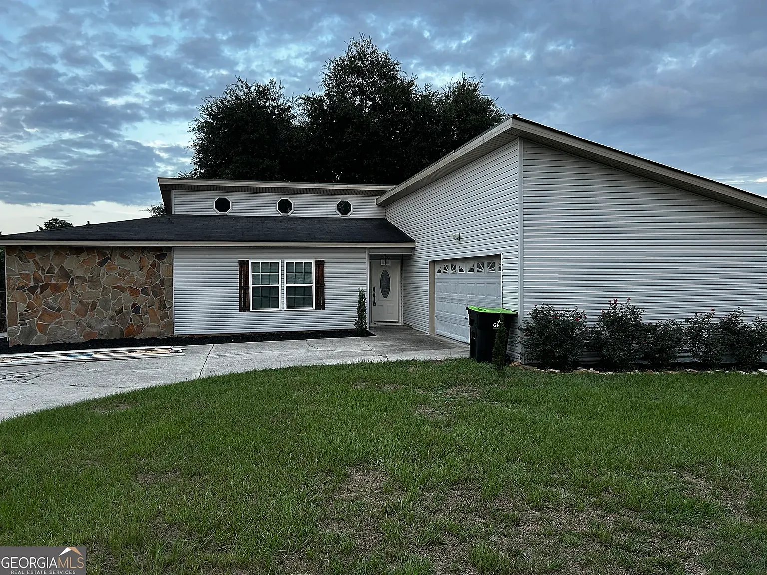 3 bed, 1546 sqft, $2,000 — Photo 1