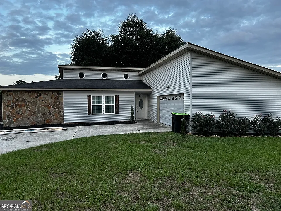 104 Garden Ct