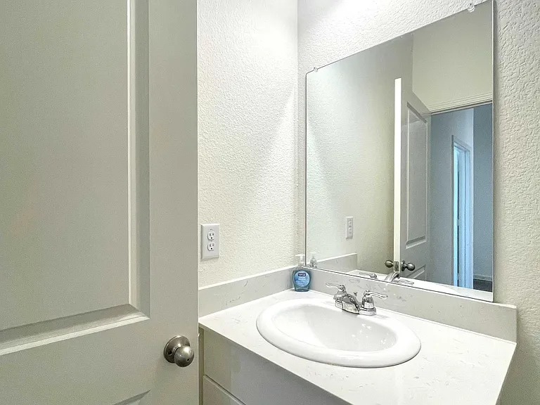 35 Glen Crossing Rd — Photo 21