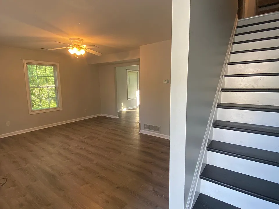305 E Seminary St #5